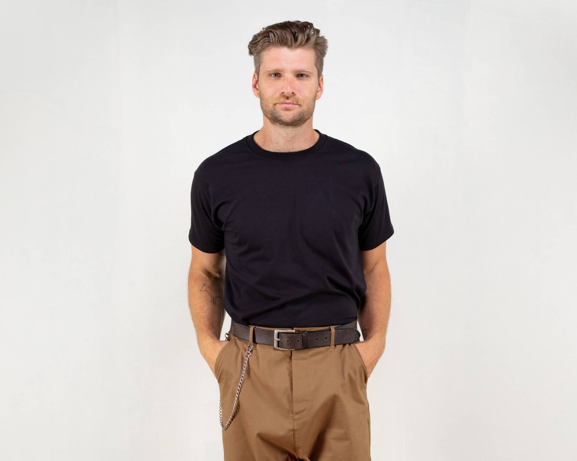 Schwarzes Herren-T-Shirt Vintage Basic 00S Herren Kurzarm Shirt Schlicht Sommer-Shirt Urlaub Tshirt Minimalistisch von BetaMenswear