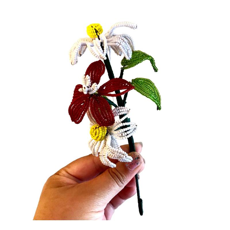 Vintage Hand-Perlen Blumenstrauß Brosche - Weiß & Rot Floral Pin | Handmade 3D Anstecknadel Bräutigam Boutonniere Oder Hochzeitsaccessoire Vintage Hand-Perlen Blumenstrauß Brosche - Weiß & Rot Floral Pin | Handmade 3D Anstecknadel Bräutigam Boutonniere Oder Hochzeitsaccessoire von BetancourtCollection