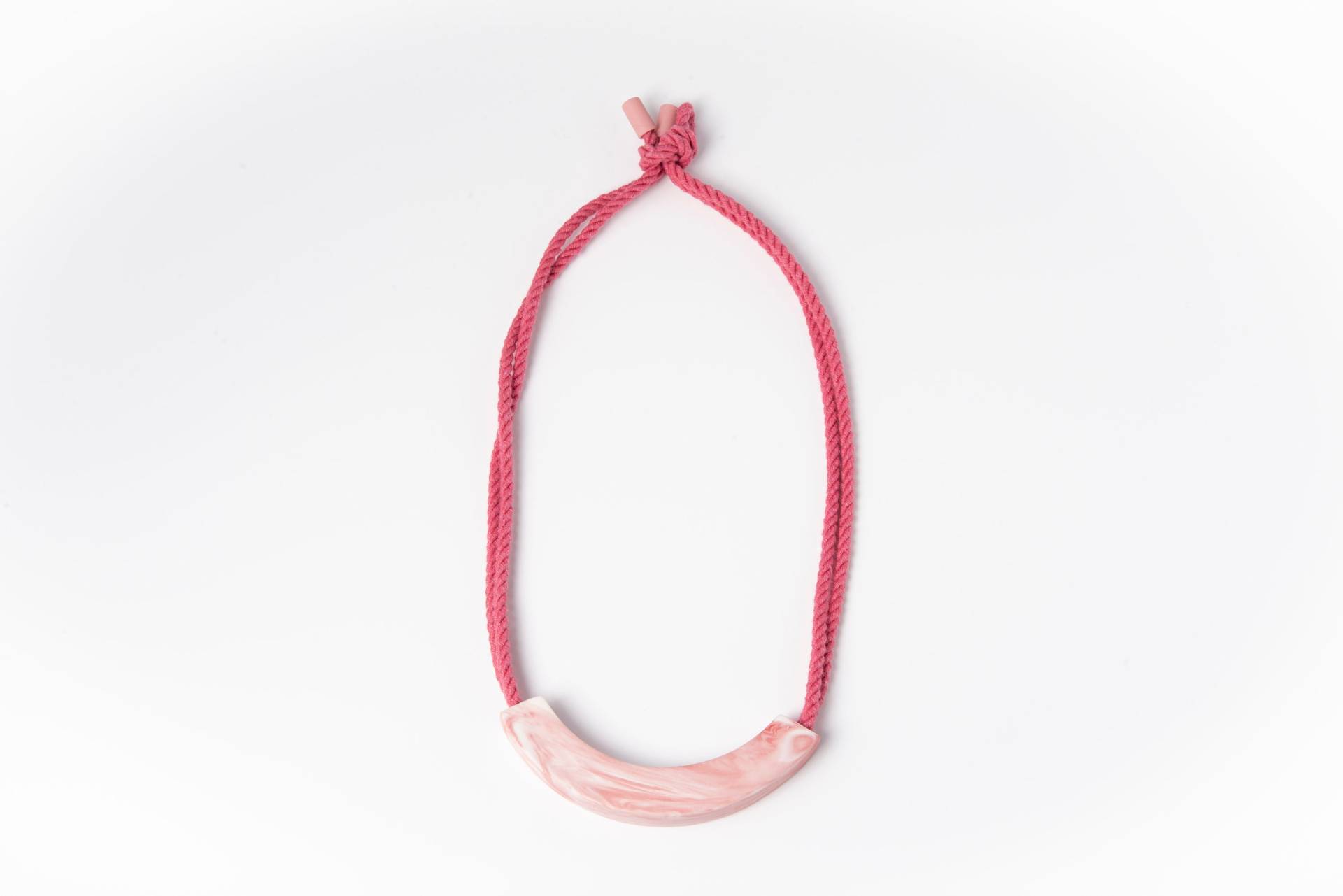 Rosa Marmorierte Keramik Halskette Von Beth Lamont Rosa Marmorierte Keramik Halskette Von Beth Lamont von BethLamontJewellery