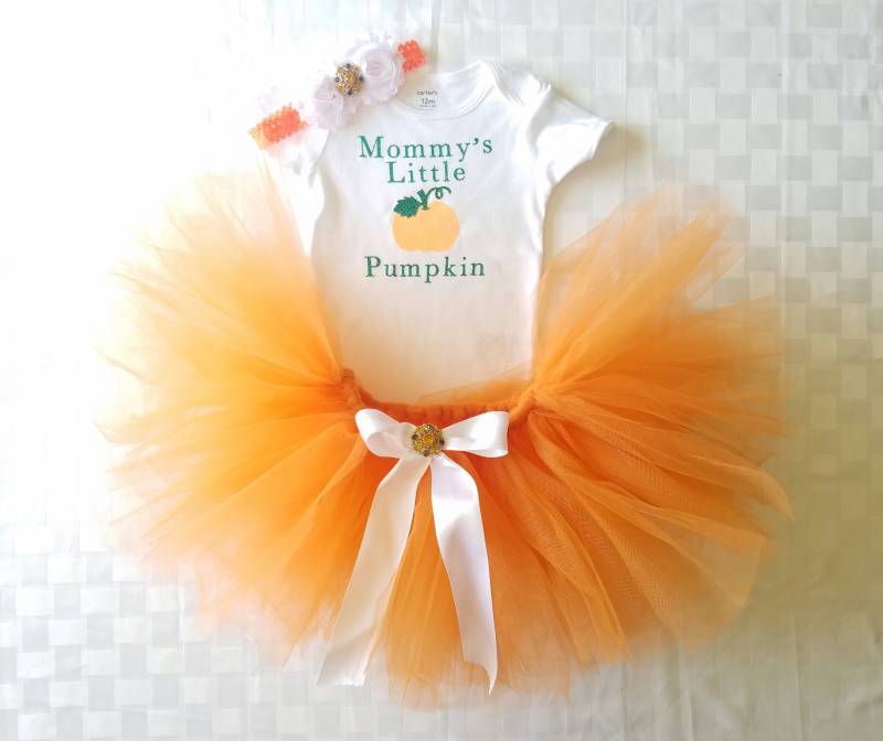 Mama Ist Wenig Kürbis Tutu Outfit | Größen Preemie - 24 Monate von BetsysItsyEtsy