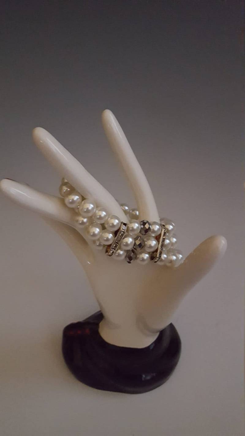 Dreifach Weiße Perle Und Kristall Armband Dreifach Weiße Perle Und Kristall Armband von BetsysOneOfAKind