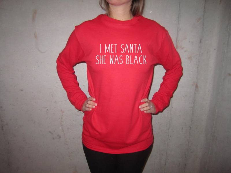 Langarm-T-Shirt Traf Ich Santa War Sie Schwarze Weihnachten Top Lustige Hässliche Pullover Party Geschenk Präsentieren Idee Mens Womens Niedlich von BetterThanRealLife