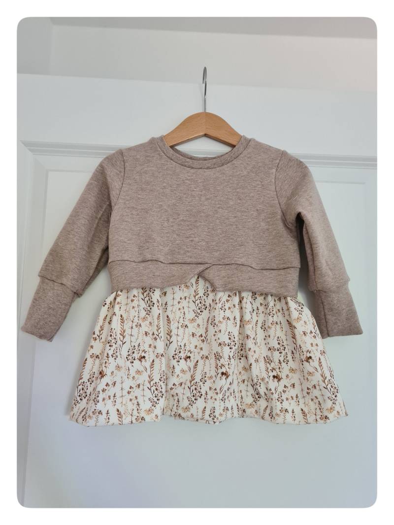 Girlysweater Pullover Mit Schößchen Ab Gr. 56 -116 von BettisHerzstuecke