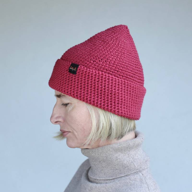 Handgemachte Merino Wolle Beanie Verblasste Rote Gehäkelte Beanie Mütze von BettyBAtelier