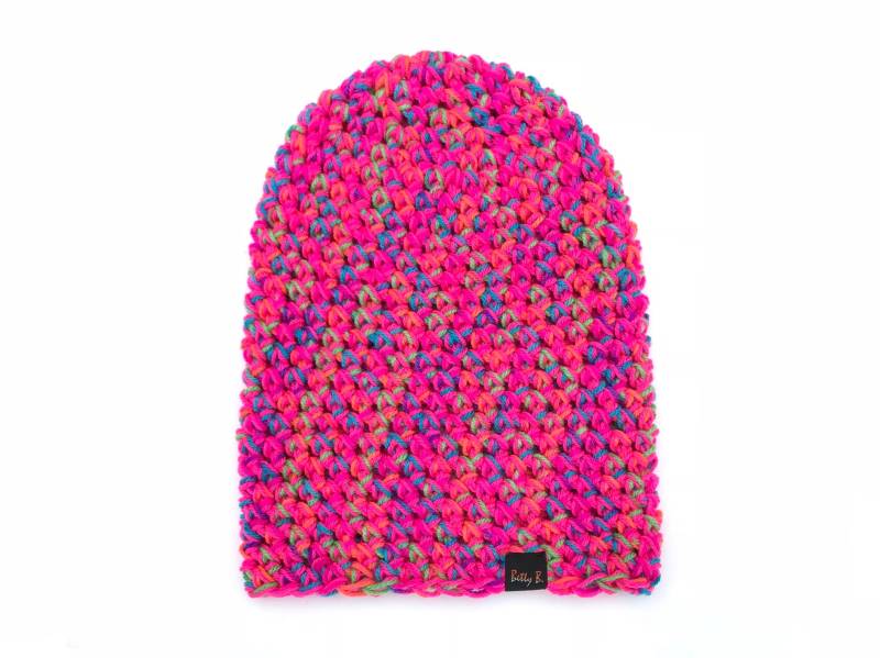 Luftige Gehäkelte Beanie in Neon Pink, Multicolor Frühling Dünne Mütze Für Frauen Und Männer, Lange Süße Surfer/Lgbtiq Pride von BettyBAtelier