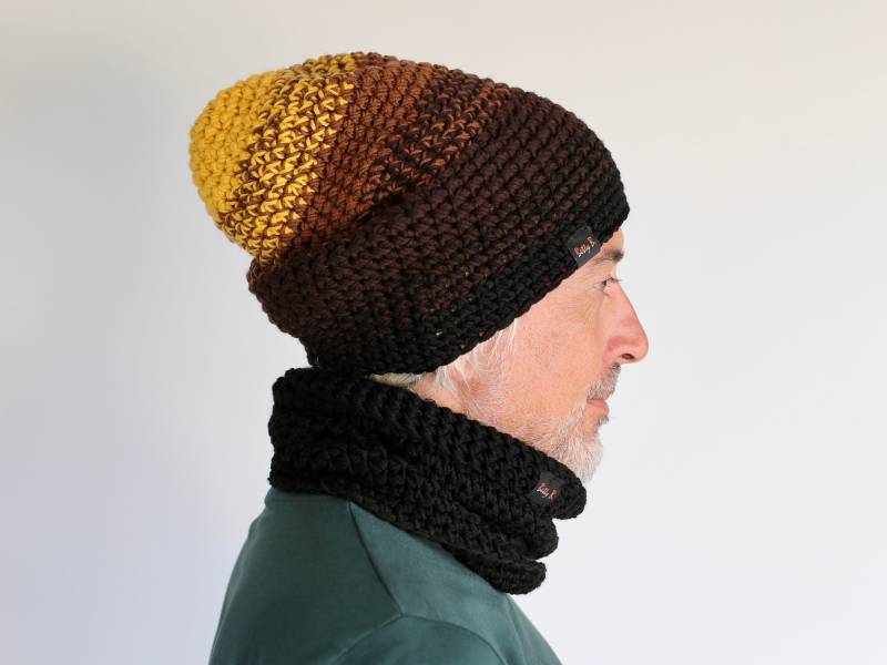 Handgemachte Merino Wolle Häkelmütze, Dunkelbraun & Gelb von BettyBAtelier