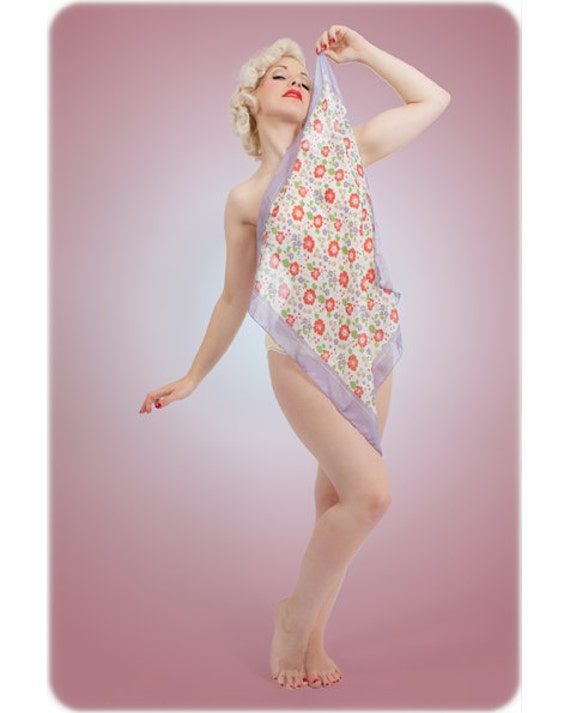 Seidenkopftuch, Seidenschal Mit Blumendruck, Frühlings-Ditsy-Blumendruck. Perfekt Für Muttertag Oder Valentinstag Geschenk, Geschenk Sie von BettyBluesLoungewear