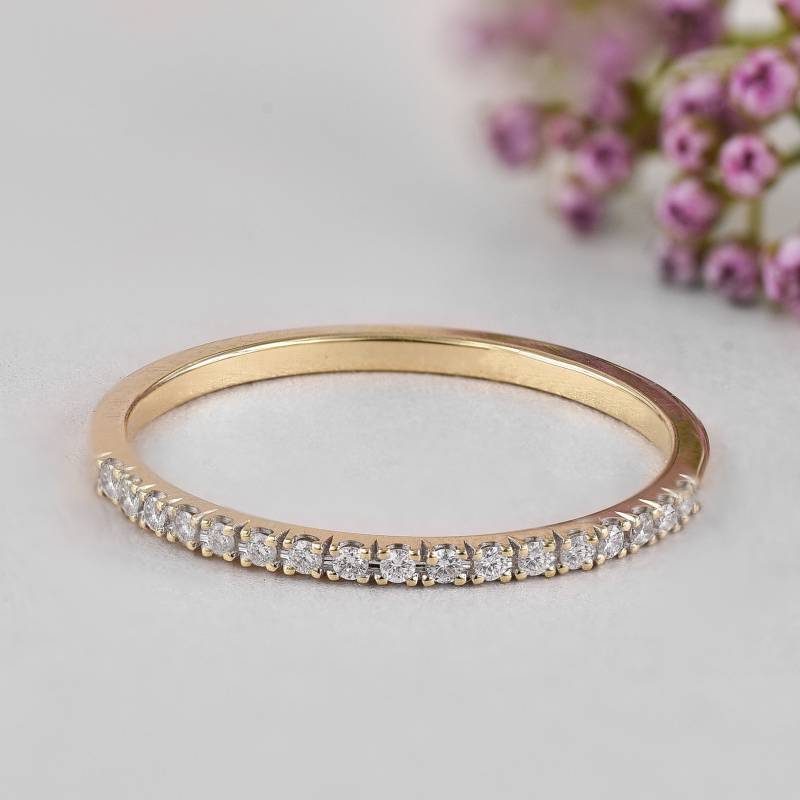 14K Gold Diamant Ewigkeit Ehering Micro Pave Ring von BettyJewelryEmotions