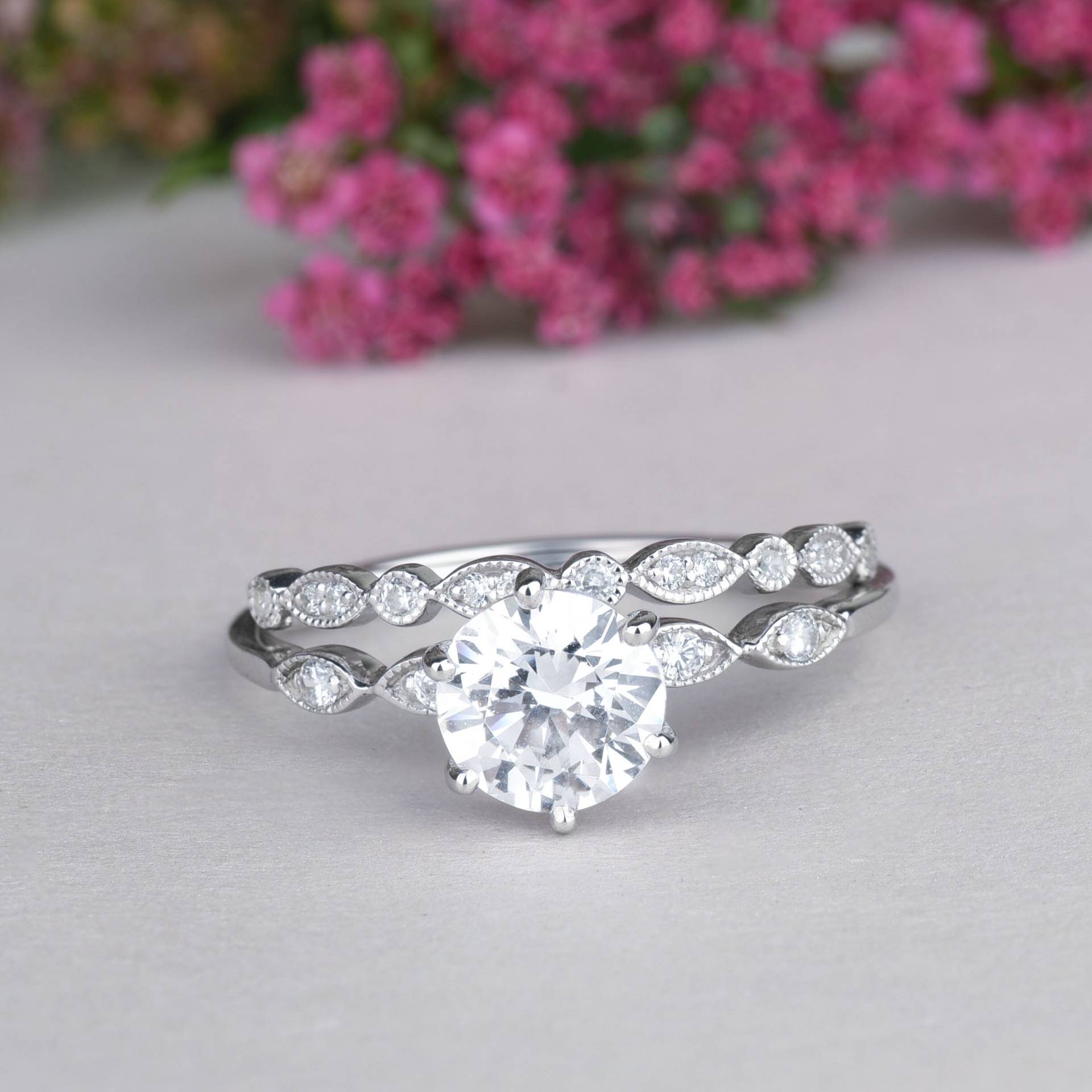 Hochzeit Diamant Band, Art Deco Moissanit Verlobungsring, Edelstein Brautring Set von BettyJewelryEmotions