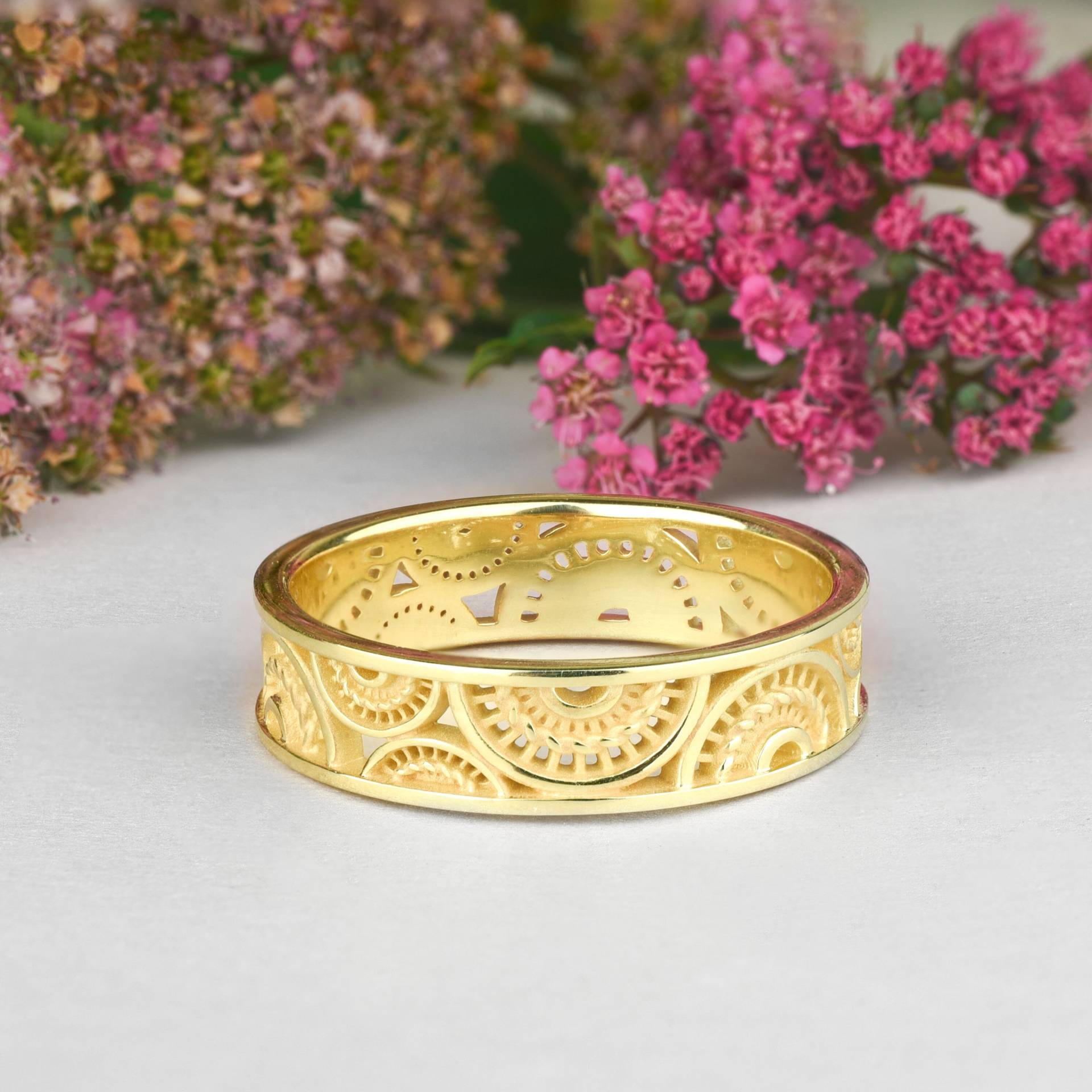Vintage-stil Ehering Mit Sonnenverzierung, Solider 14Kt Goldschmuck, Geschenk Für Frau Zum 10-Jährigen Jubiläum Vintage-stil Ehering Mit Sonnenverzierung, Solider 14Kt Goldschmuck, Geschenk Für Frau Zum 10-Jährigen Jubiläum von BettyJewelryEmotions