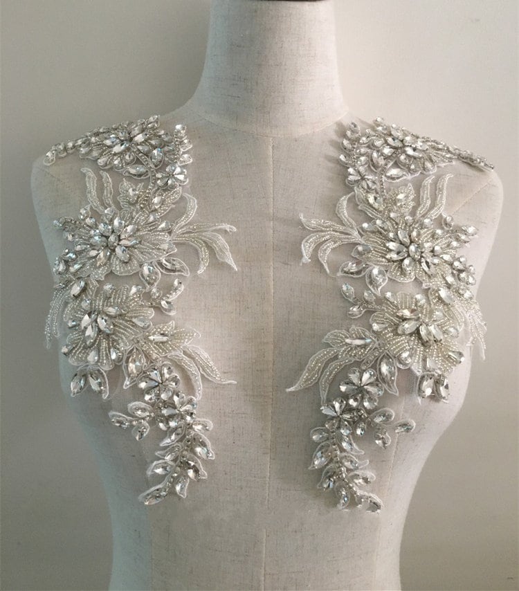 Deluxe Silber Strass Applikationen, 3D Blumen Schulter Kragen Mieder Applikationen Handwerk Braut Schärpe Kopfschmuck Accessoires Deluxe Silber Strass Applikationen, 3D Blumen Schulter Kragen Mieder Applikationen Handwerk Braut Schärpe Kopfschmuck Accessoires von BettyLaceShow