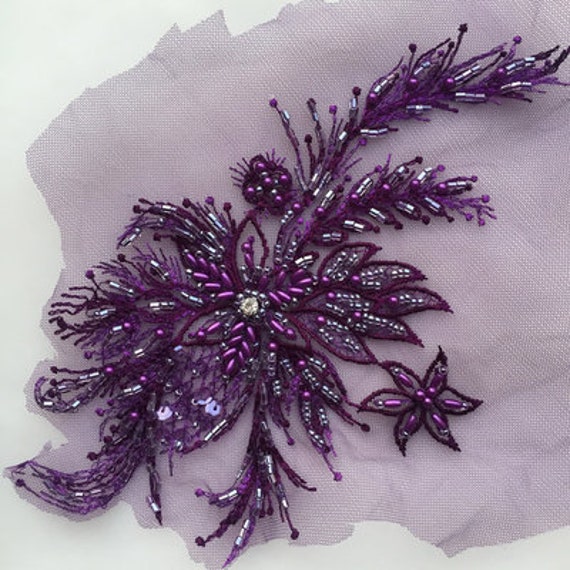 Dunkel Lila Exquisite 3D Perlen Spitze Applikation, Blumen Gestickte Braut Applikation Für Tanzkostüme, Brautkleid Saum Accessoires Dunkel Lila Exquisite 3D Perlen Spitze Applikation, Blumen Gestickte Braut Applikation Für Tanzkostüme, Brautkleid Saum Accessoires von BettyLaceShow