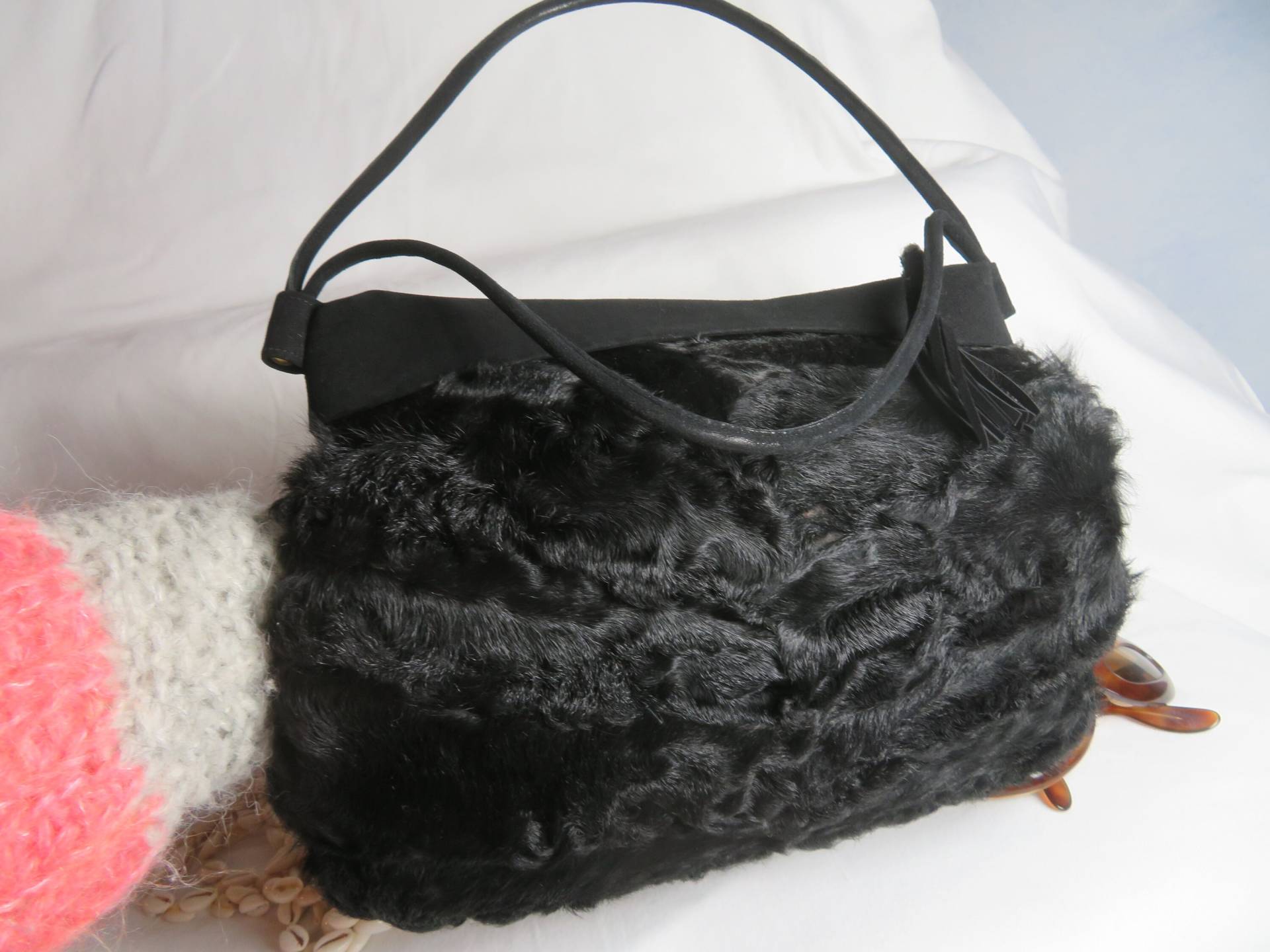 50Er Jahre Pelz Handtasche Schwarz Velour Leder Echt Fell Muff, Antike Handwärmer Aus Pelz, Echtfell Pelzmuff Echtpelz Accessoire von BettysVintageHouse