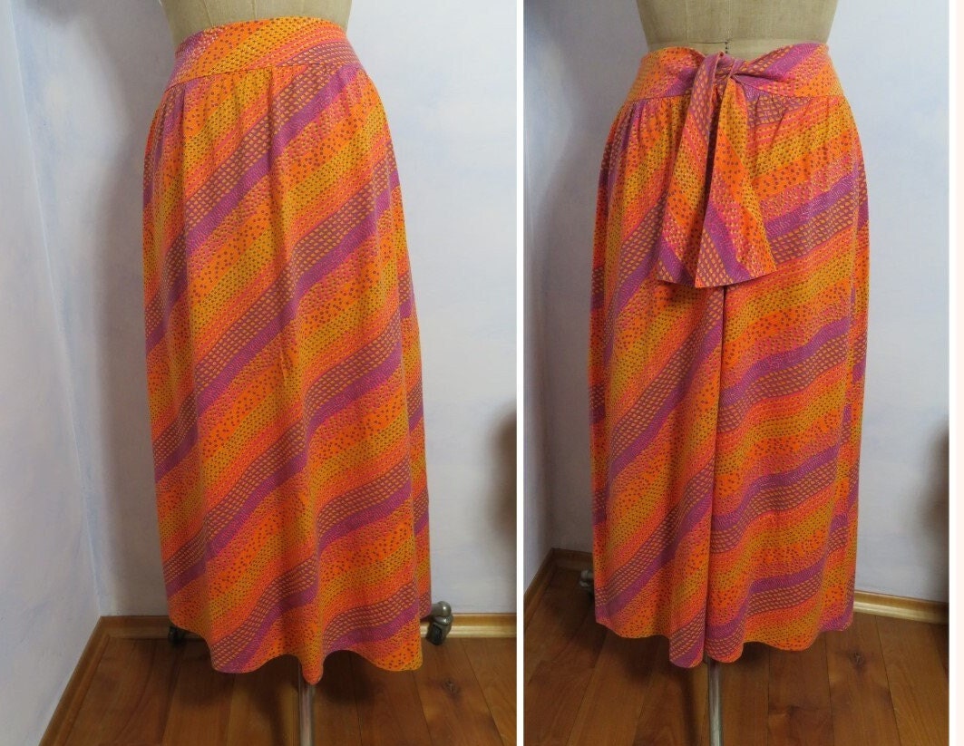 70Er Jahre Orange Psychedelic Hippie Rock Size S Hohe Taille Zum Binden Maxilänge Crazy Pattern West Deutsche Diagonal Streifen Sommerrock von BettysVintageHouse