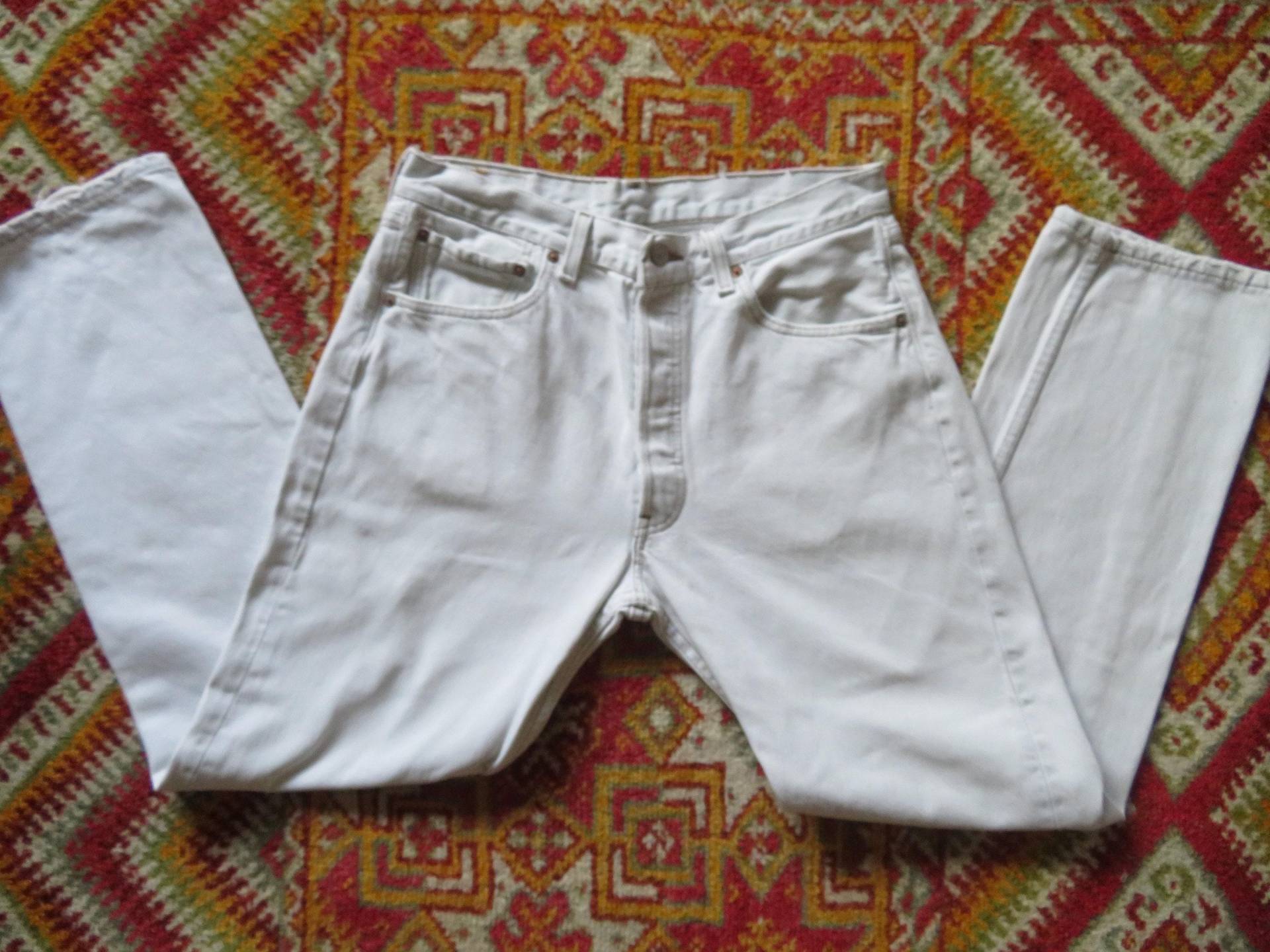 70S Blank Tab Levi S 501 Usa Abgenutzte Jeans Size M Hohe Taille Knochenbleich Gewaschen Knöpfe Geknöpft Denim Hose W33 L30 von BettysVintageHouse