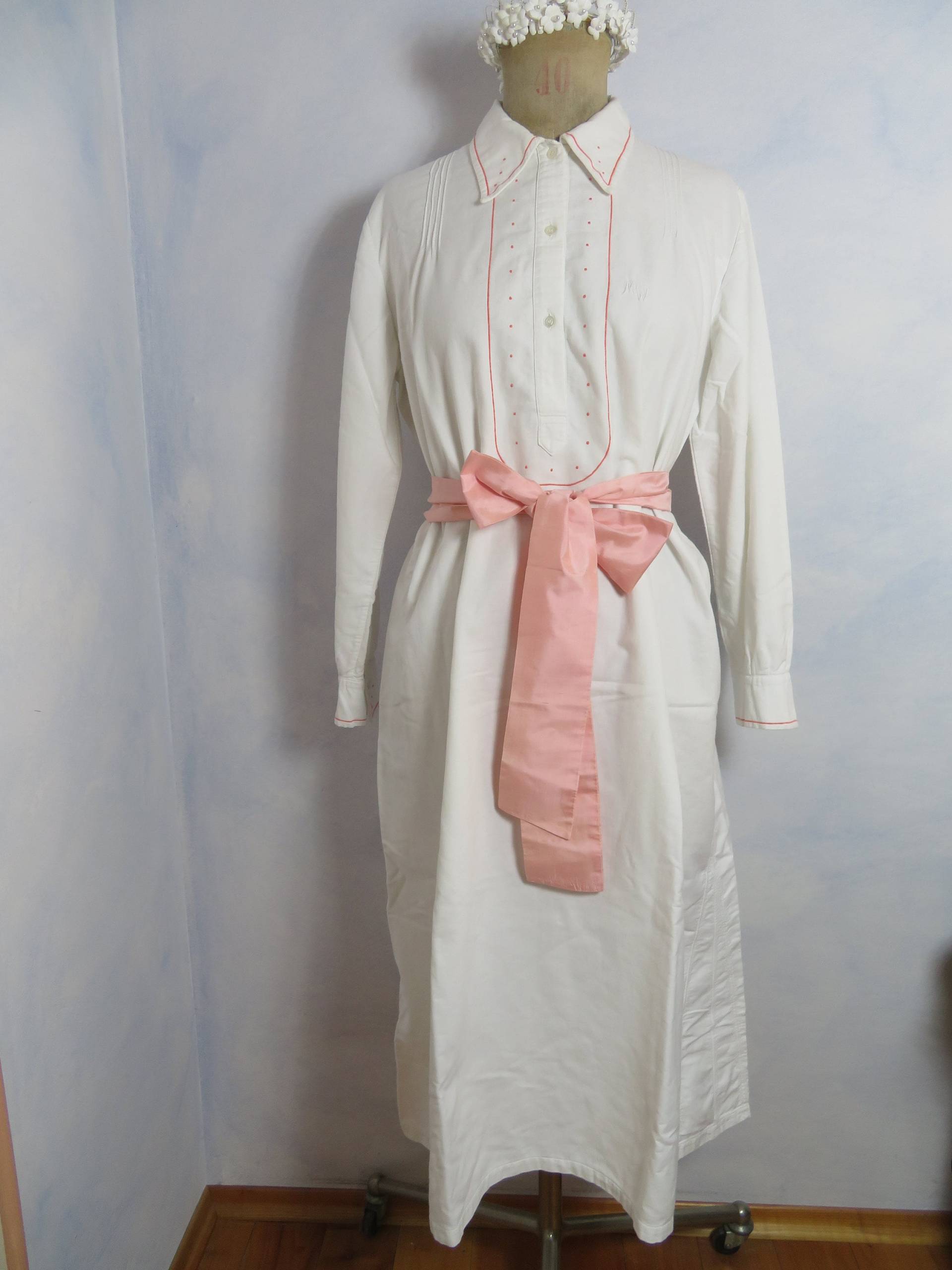 Antik Viktorianisch Flanell Kleid Lang-Hemd Baumwolle Size M/L Bestickte Knopf Shirt Lange Alte Nacht-Wäsche Bauern Nachtkleid 1900 von BettysVintageHouse