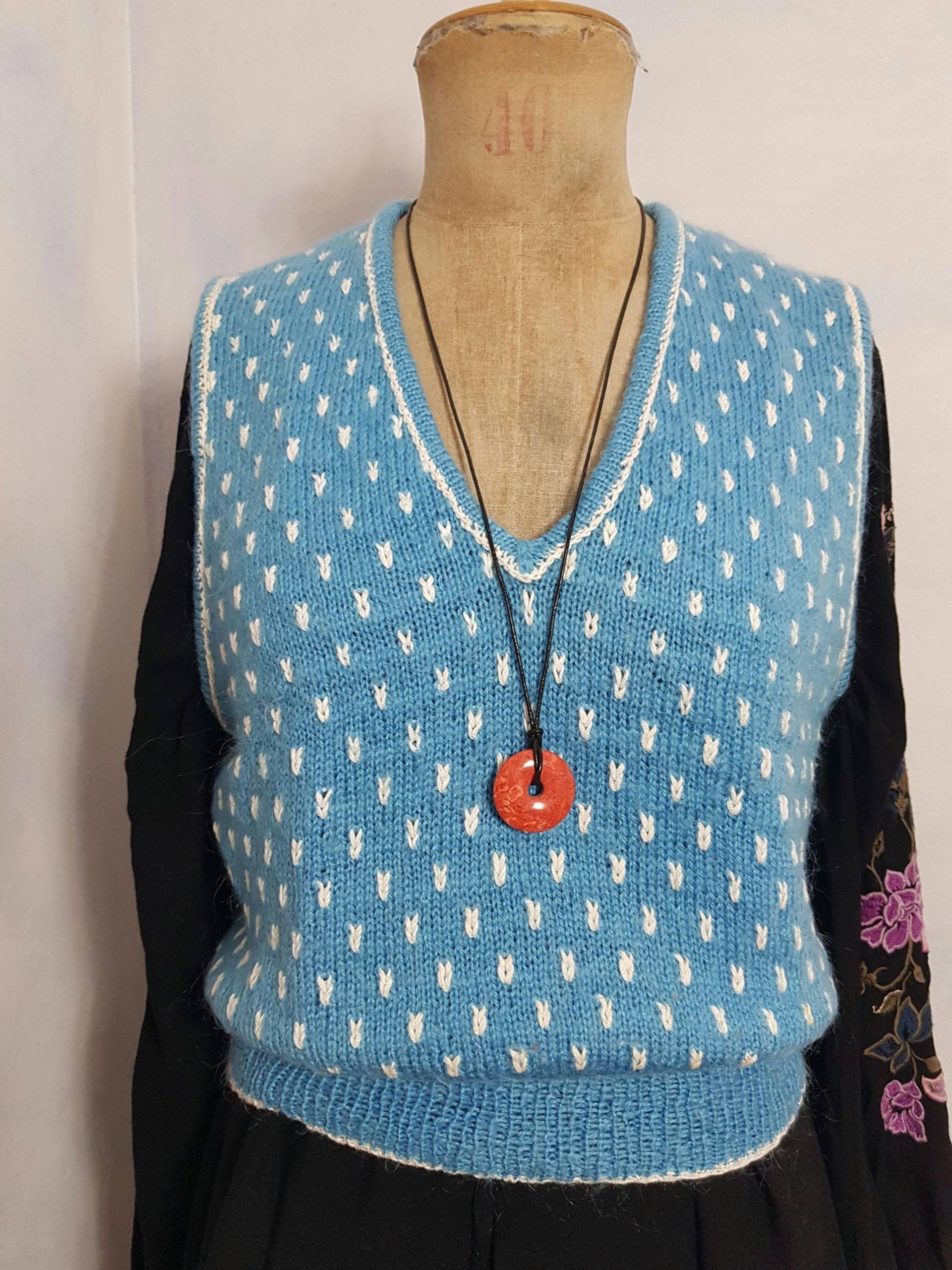 Azurblaue Handstrick Woll-Pullunder Strick-Weste Weiß Gemustert Size S Strickpullunder Hand Gestrickte Pullover Ohne Ärmel 80Er 70Er Vintage von BettysVintageHouse
