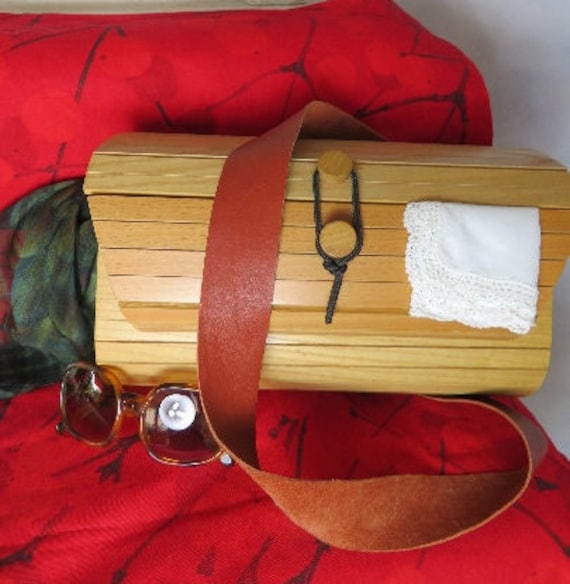 Chunky Funky 70S Wooden Bag, Natural Beech Wood Woven Case, Rattan Shoulder Handbag Crossbody Summer Hippie Festival Case von BettysVintageHouse