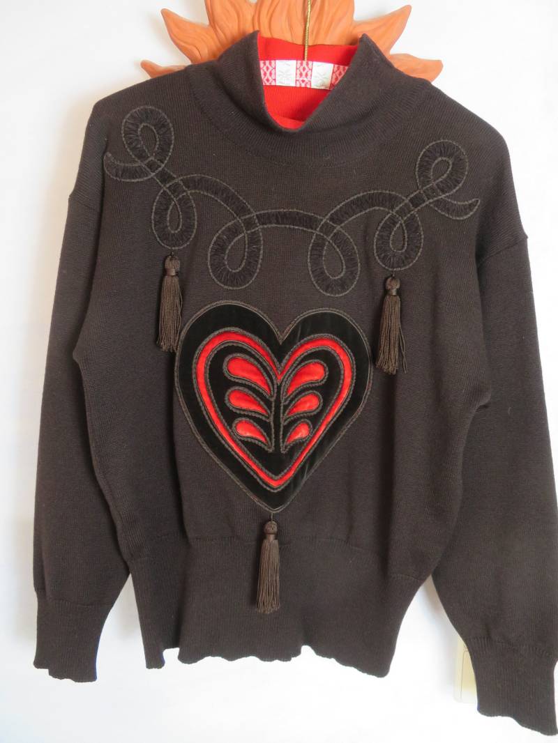 Escada Runway Pullover Size Xs But Oversize 100% Wolle Rotes Herz Samt Braun Posamenten Sweater Made in Germany 80Er Jahre Margaretha Ley Escada Runway Pullover Size Xs But Oversize 100% Wolle Rotes Herz Samt Braun Posamenten Sweater Made in Germany 80Er Jahre Margaretha Ley von BettysVintageHouse