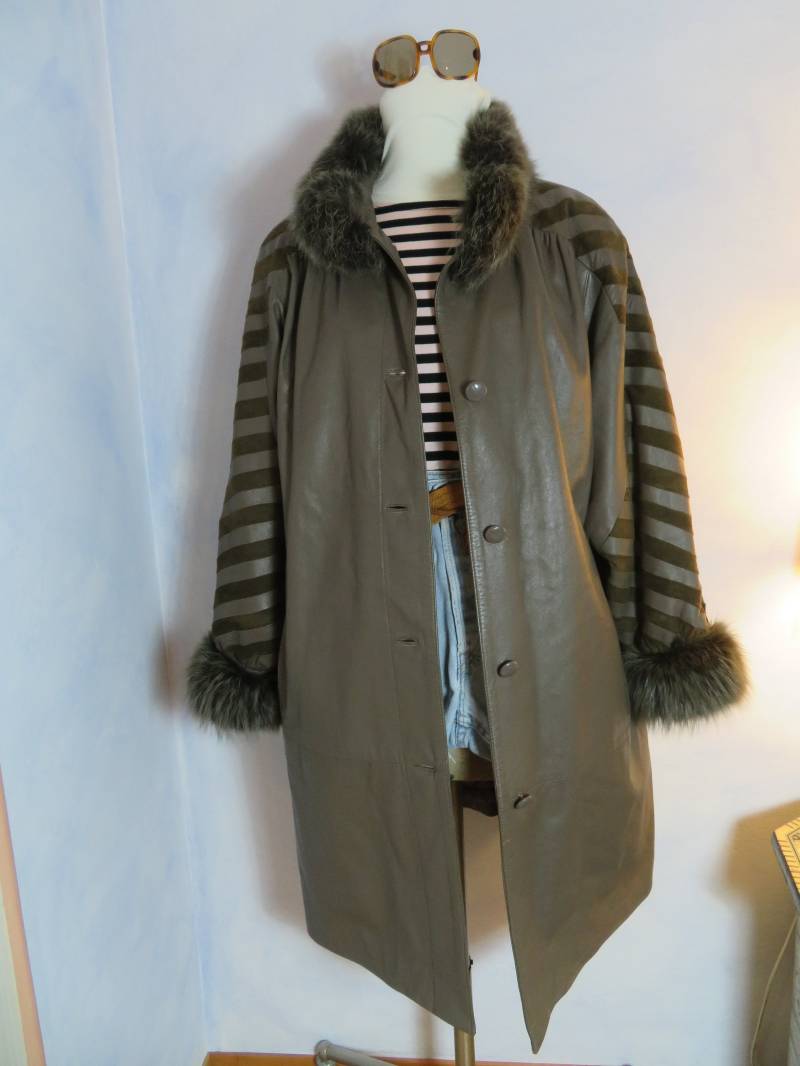 70Er Jahre Penny Lane-stil Fell/Ledermantel Echtleder Mantel Womans Size Xl Wintermantel Schlammfarbe Oberbekleidung Pelz-Leder Westdeutsch 70Er Jahre Penny Lane-stil Fell/Ledermantel Echtleder Mantel Womans Size Xl Wintermantel Schlammfarbe Oberbekleidung Pelz-Leder Westdeutsch von BettysVintageHouse