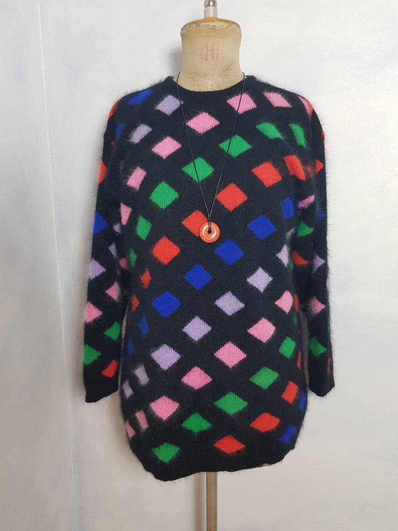 Malina Wong Angora-Pullover-Kleid Size Xl Lang Weich Schwarz Bunte Rautenmuster Und Glitzerfaden Rundhals Knitwear Warme Sweater 80Er 90Er Malina Wong Angora-Pullover-Kleid Size Xl Lang Weich Schwarz Bunte Rautenmuster Und Glitzerfaden Rundhals Knitwear Warme Sweater 80Er 90Er von BettysVintageHouse