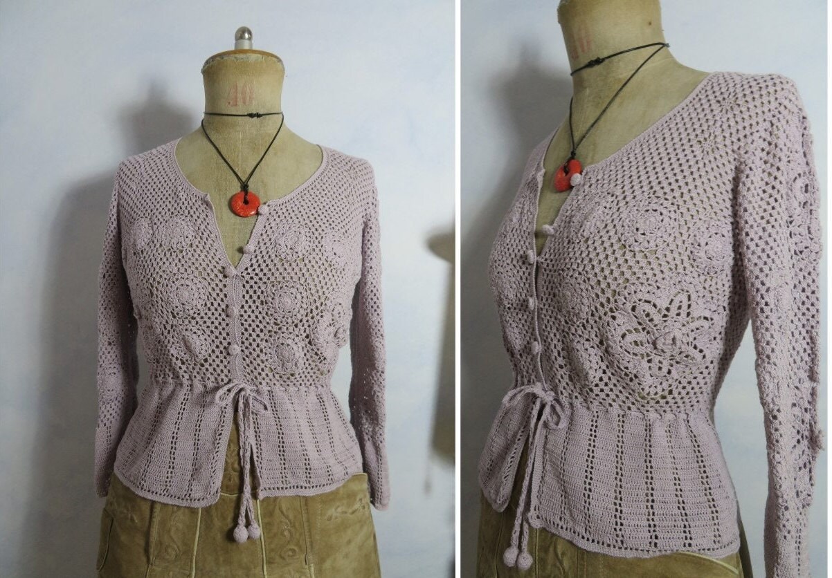 Size S Handgehäkelt Bluse Pullover Verblasst Lavendel Lila Cardigan Lysgaard Denmark 1980 Vintage von BettysVintageHouse