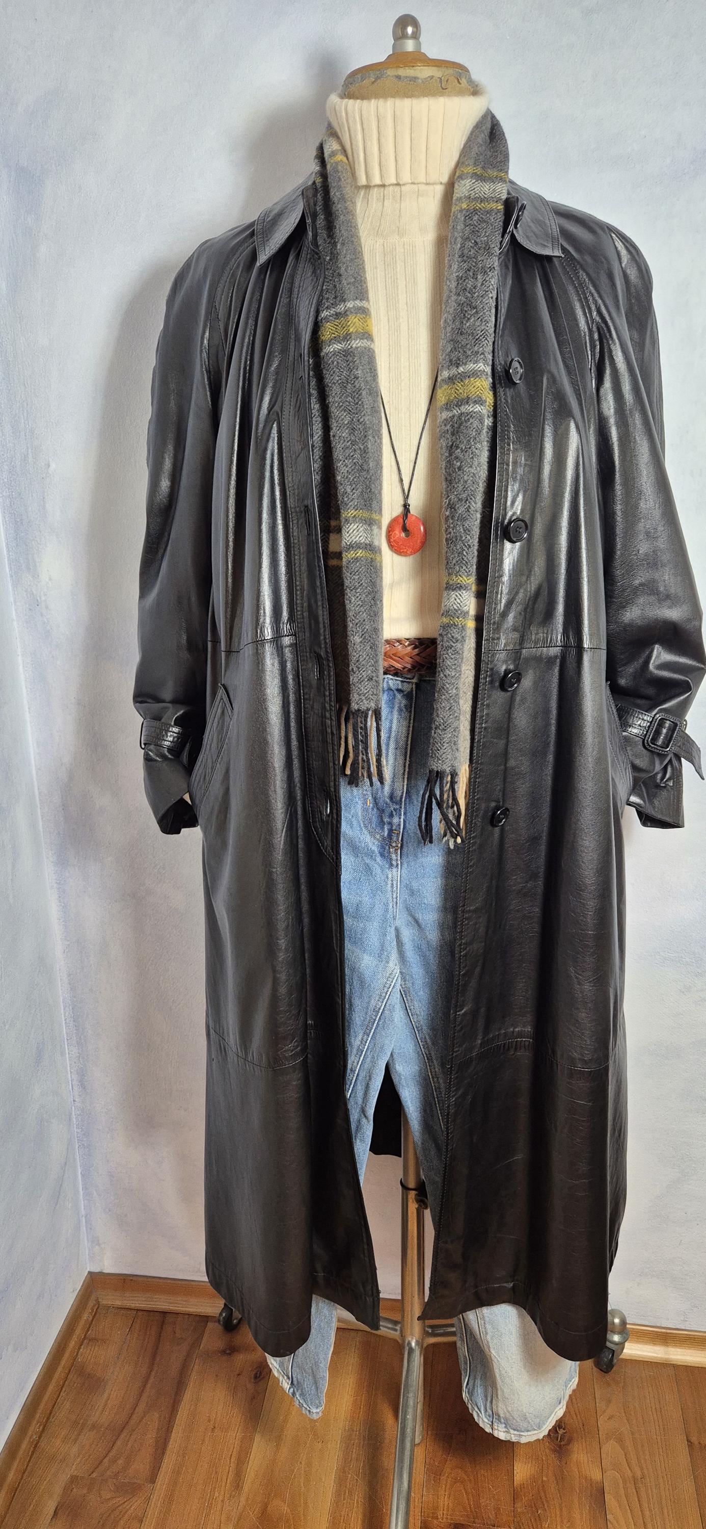 Soft Ledermantel Swingcoat Schwarz Frauen Size L/40 Umlegekragen, Gefütterte Weiche Echtleder Nappa Mantel Vintage 90Er Deutschland von BettysVintageHouse