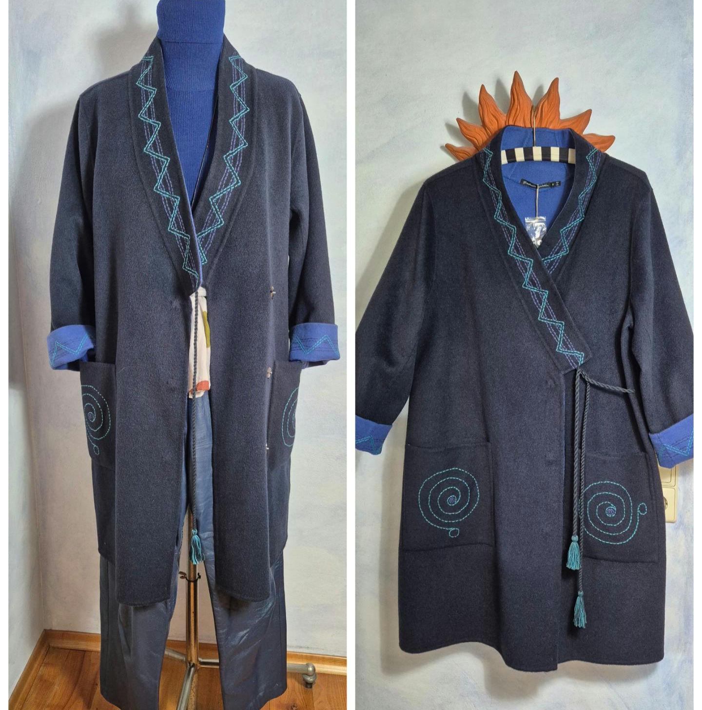 Vintage Nachtblau Gudrun Sjöden Wintermantel 100% Wolle Size S /M Handgemacht, Bestickte Folklore Wollmantel Wickelmantel Reine von BettysVintageHouse