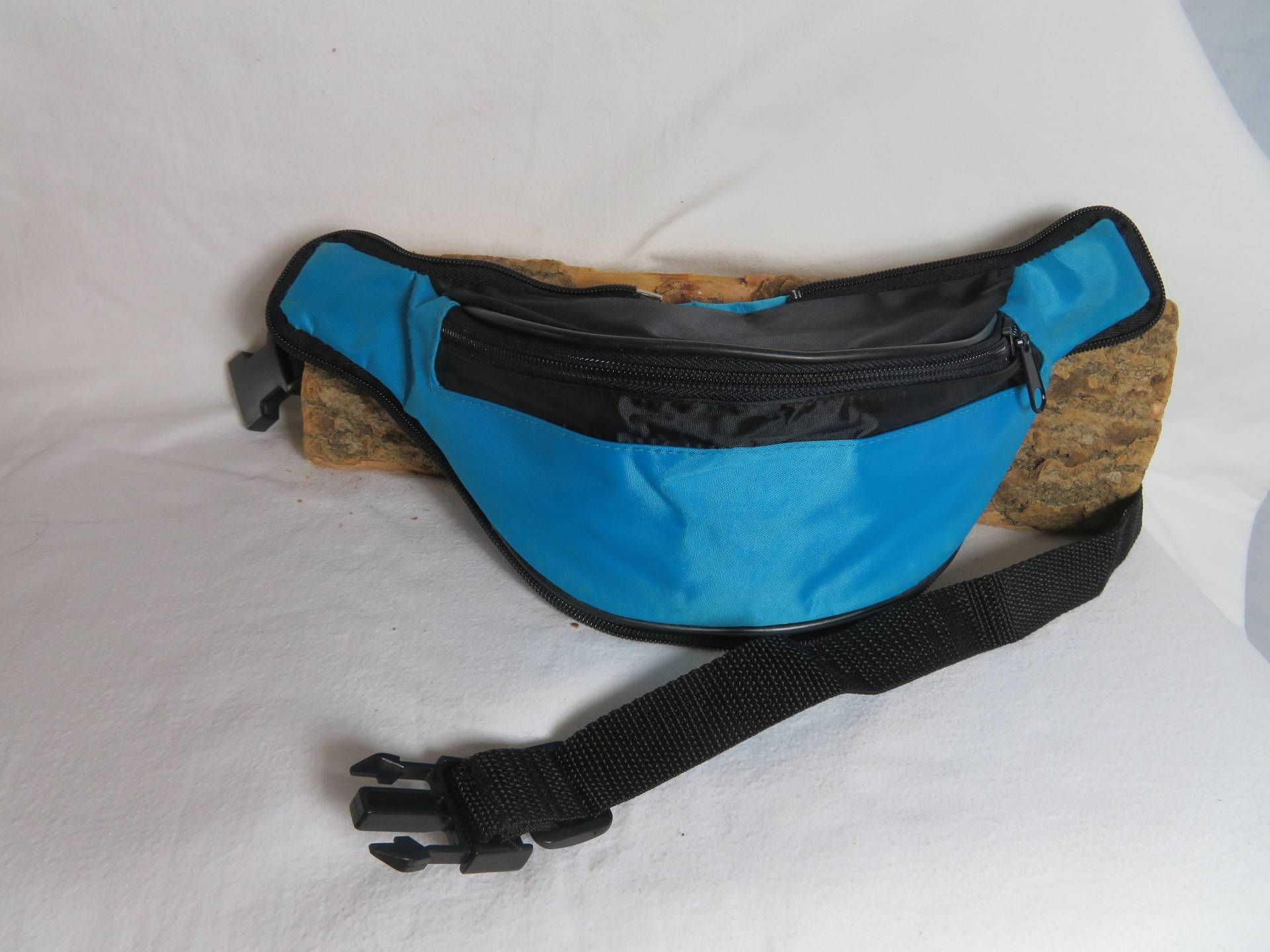 Vintage 80Er Jahre Neon Nylon Funny Bag Bauchtasche, Schwarz Aquamarin Blau Bauchtasche Crossbody Tasche von BettysVintageHouse