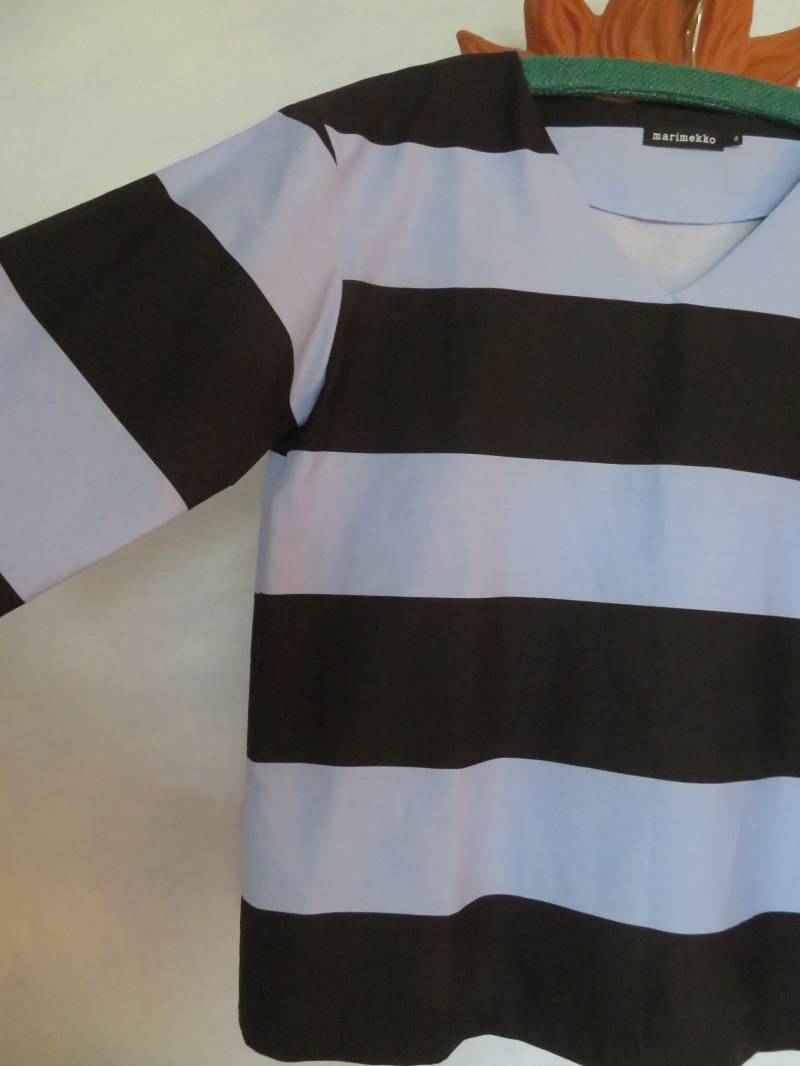 Vintage Marimekko Hemd Size Xs/S Gagaatti Galleria Bluse Ohne Knöpfe Hellblau Schwarz Gestreift Blockdruck Finnisch Streifen Vintage Marimekko Hemd Size Xs/S Gagaatti Galleria Bluse Ohne Knöpfe Hellblau Schwarz Gestreift Blockdruck Finnisch Streifen von BettysVintageHouse