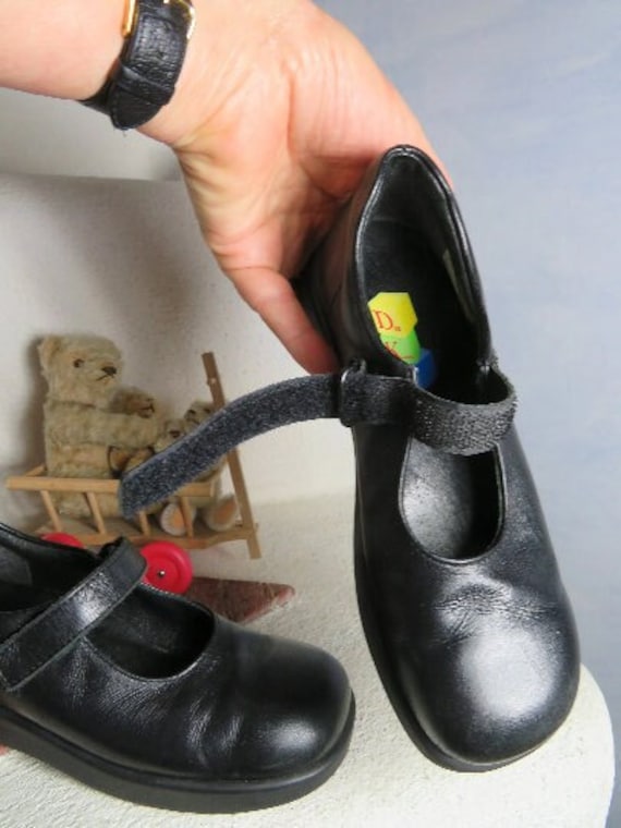 Vintage Size Eu 30 Mary Jane Mädchen Lederschuhe "Der Kleine Muck" Schwarz Leder Klettverschluß Flach Schuhe Made in Germany von BettysVintageHouse