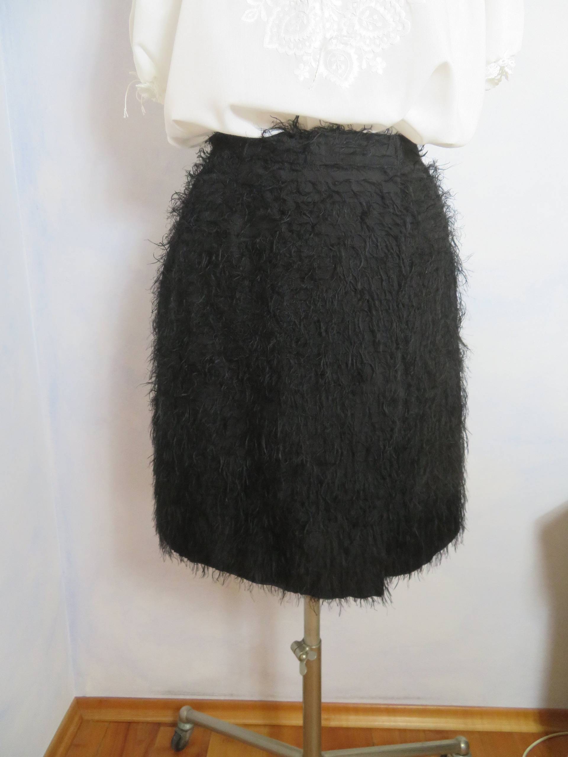 Vintage Zottelige Wickelrock Schwarz Mit Fransen Size S Fil Coupé Rock Teddyfell Gewickelt Kleid Handgemacht Knielange 80Er Jahre von BettysVintageHouse