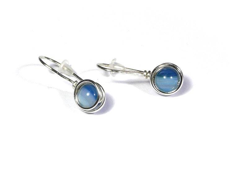 Blaue Achat Draht Ohrringe, Edelstein Minimalist Schmuck von Betulek