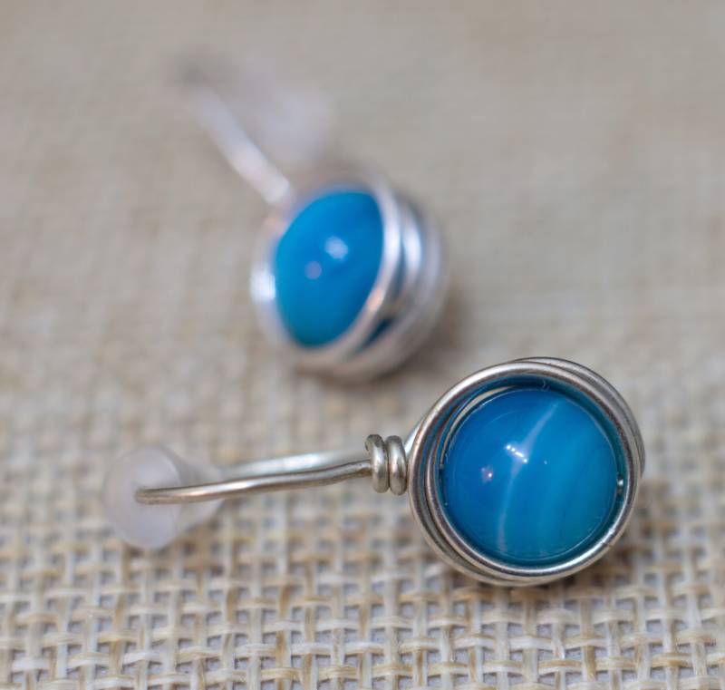Blaue Achat Ohrstecker, Wire Wrap Minimalist Schmuck von Betulek