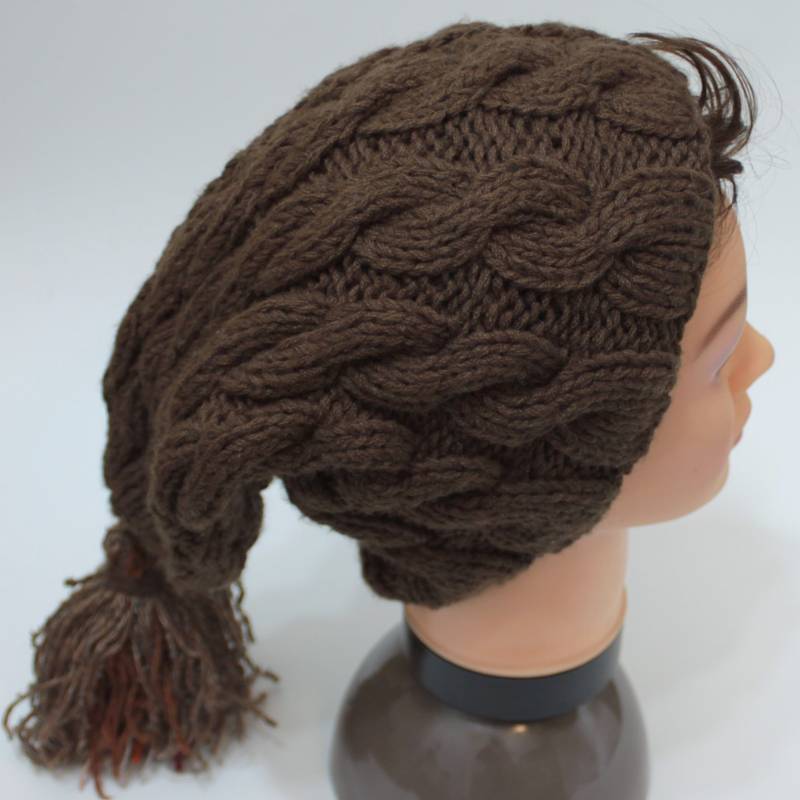 Handgestrickte Zopfmuster Slouchy Beanie Braune Wintermütze Mit Quaste von Betulek