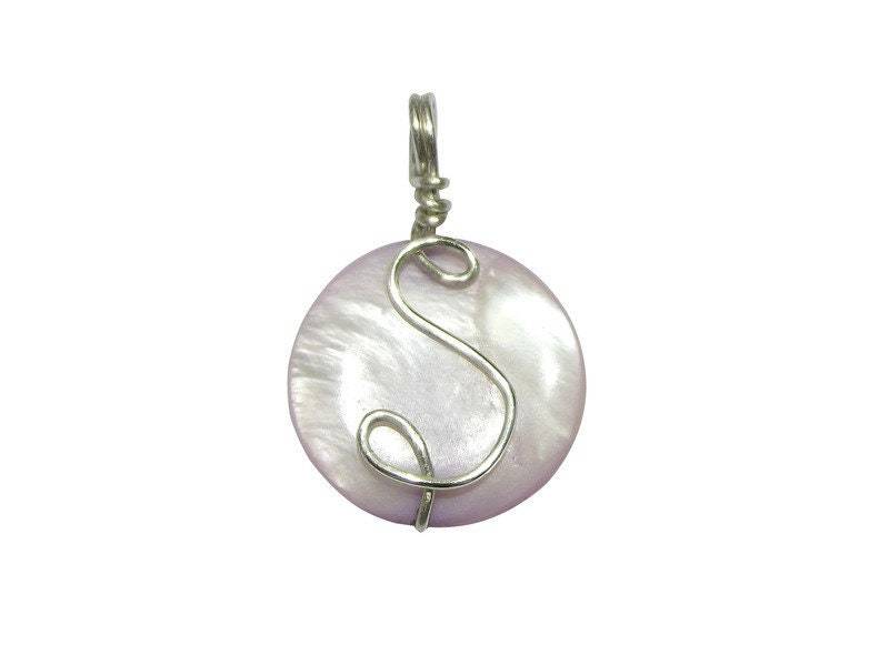 Monogramm Kette Draht Gewickelt Perlmutt Initial Anhänger von Betulek