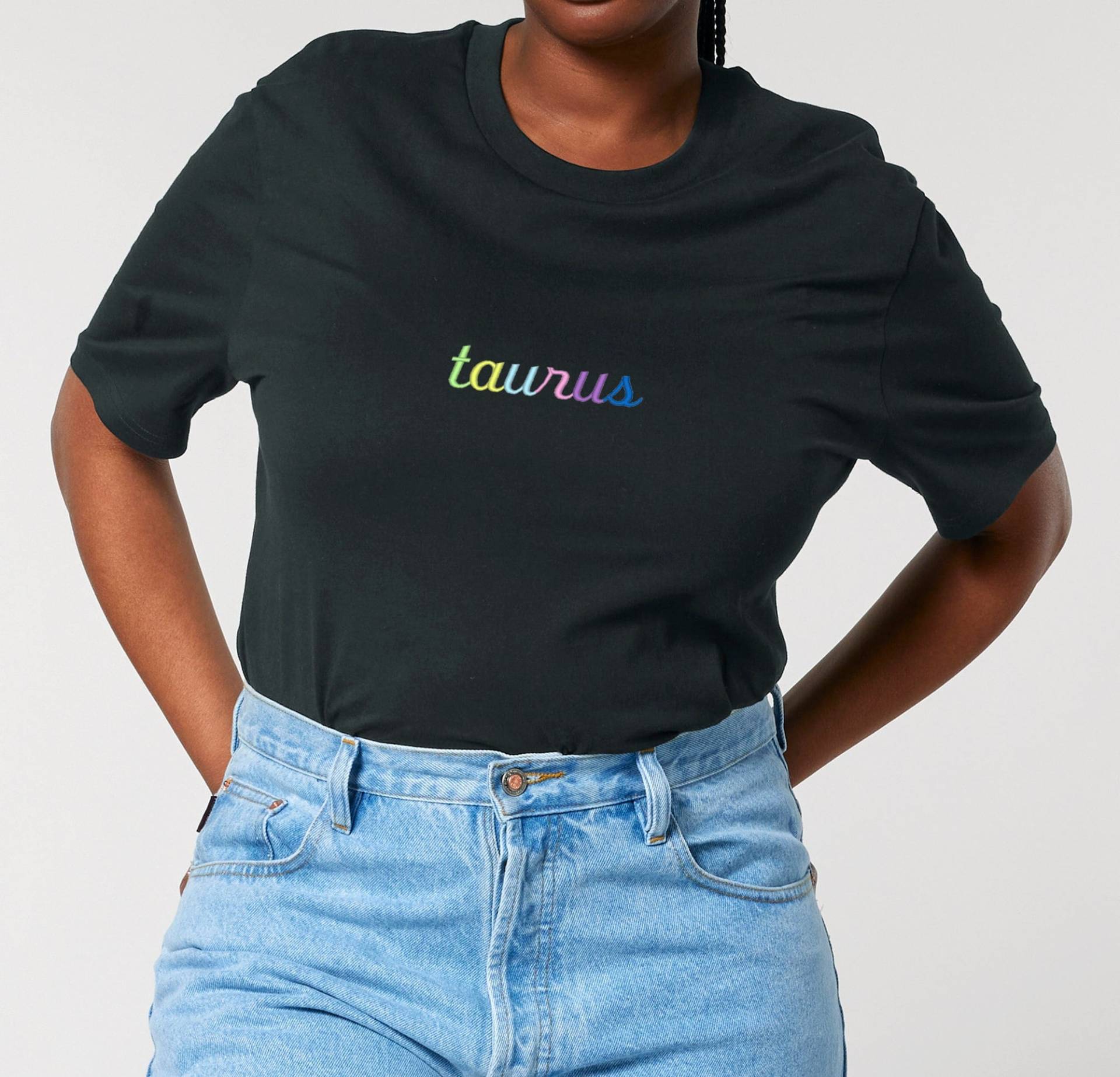 Besticktes T-Shirt Aus Bio-Baumwolle Mit Stier | Astrologie-Grafik-T-Shirt Sternzeichen Bekleidung Besticktes T-Shirt Aus Bio-Baumwolle Mit Stier | Astrologie-Grafik-T-Shirt Sternzeichen Bekleidung von BetweenTheLinesUK