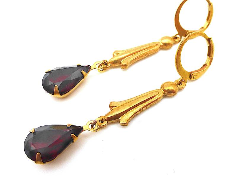 Lange Schmale Ohrhänger 20Er Jahre Stil Art Deco Jugendstil Nachempfunden Kristall Glas Tropfen Messing Granatrot Dunkelrot "Metropolis' von BeuteStueckchen