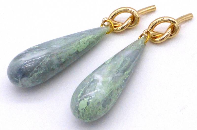 Lange Tropfen Ohrhänger Vergoldeter Knoten-Ohrstecker Mit Marmorierter Träne Minimalistisch Raffiniert "Mint Marble' von BeuteStueckchen