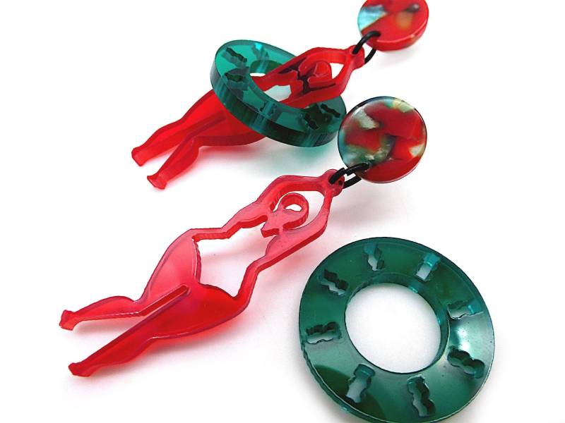 Plakative Statement Ohrhänger Rubensfigur Body Positivity Kurvige Frau Mit Schwimmreifen Gegen Diskriminierung Curvy Plus Size "Big Girls' von BeuteStueckchen