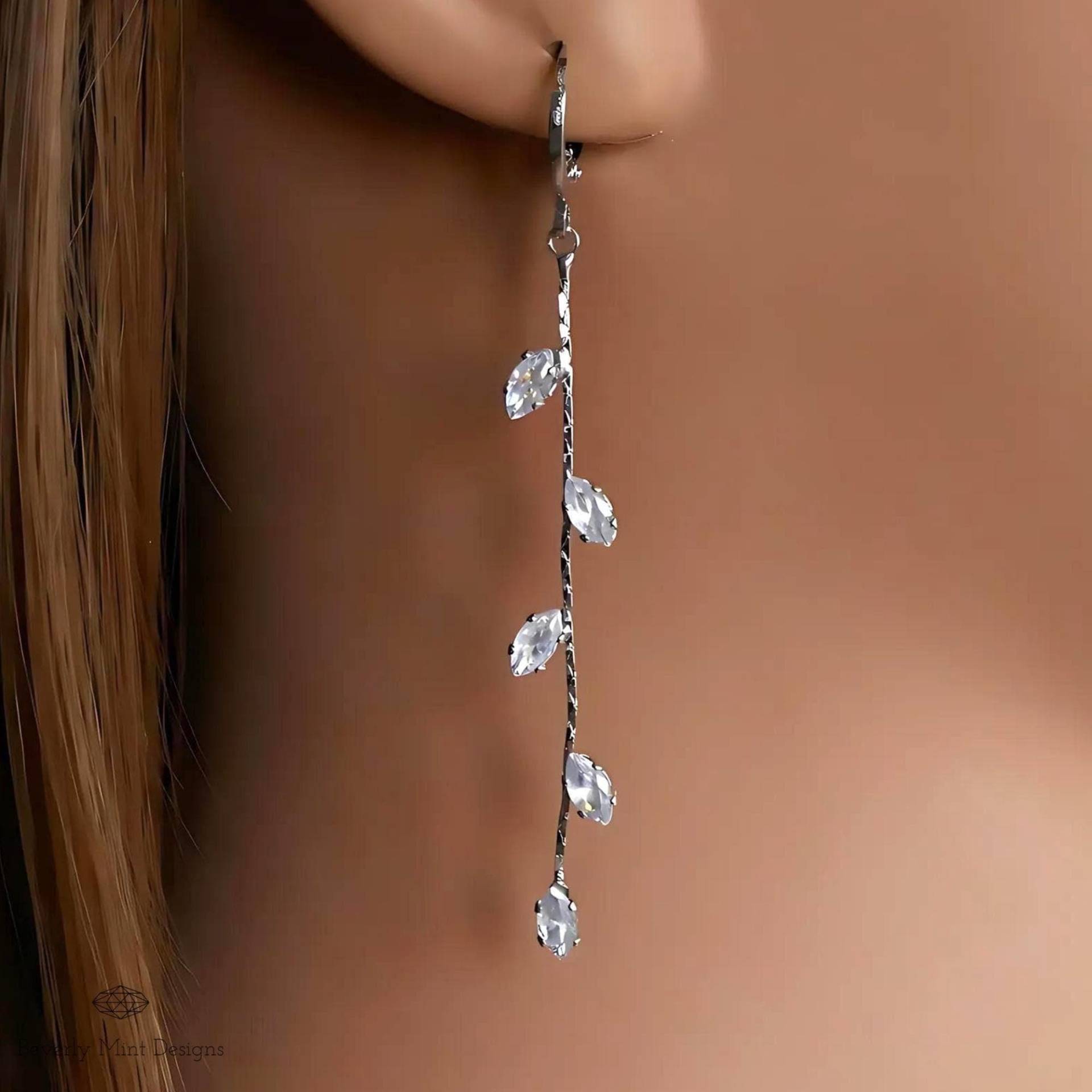 Blatt Ohrringe, Zierliche Lange Belaubte Brautjungfer Schmuck, Hochzeitsgeschenk, Weihnachtsgeschenk von BeverlyMintDesigns