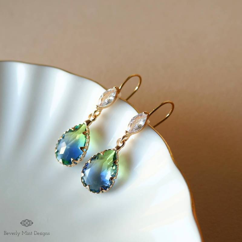 Blaue Und Grüne Teardrop-Kristallohrringe, Ombre-stein-Tropfen-Ohrringe, Elegante Teardrop-Ohrringe Mit Cubic Zirkonia Marquise Crystal von BeverlyMintDesigns