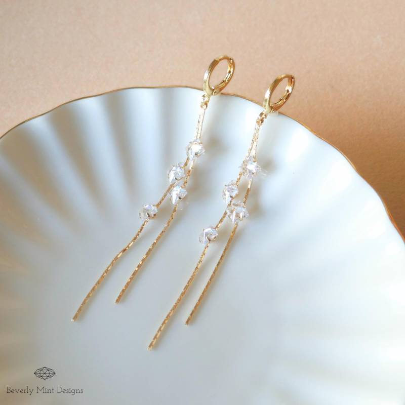 Gold Ohrringe Mit Funkelnden Kristallen, Lange Goldohrringe Zirkon, Brautjungfern Ohrringe, Hochzeitsschmuck, Brautschmuck von BeverlyMintDesigns