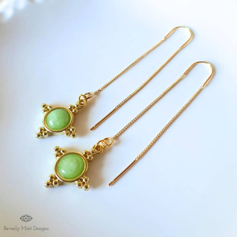 Gold Und Grün Baumeln Ohrringe Mit Perlen Akzenten Boho Chic Handgemachte Für Frauen, Threader Ohrringe, Jade Farbe von BeverlyMintDesigns