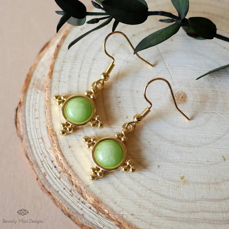 Gold Und Grün Ohrringe Mit Perlen Akzenten Boho Chic Handgemachte Schmuck Für Frauen, Ohrringe, Einzigartiger Schmuck, Geschenk Sie von BeverlyMintDesigns