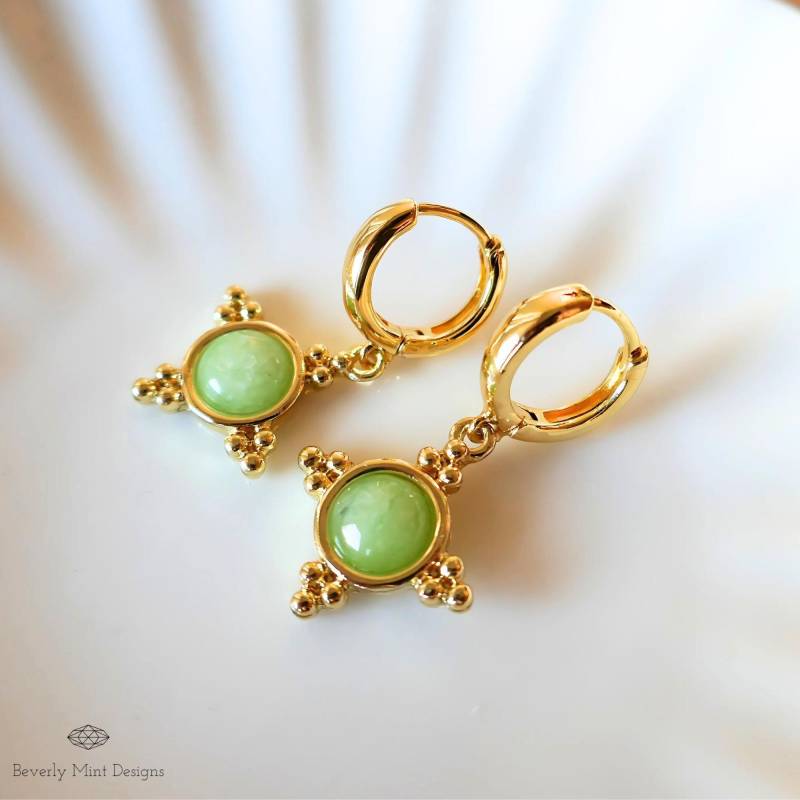 Gold Und Grün Ohrringe Mit Perlen Akzenten Boho Chic Handgemachter Schmuck Für Frauen, Ohrringe, Jade Farbe, Einzigartiger von BeverlyMintDesigns