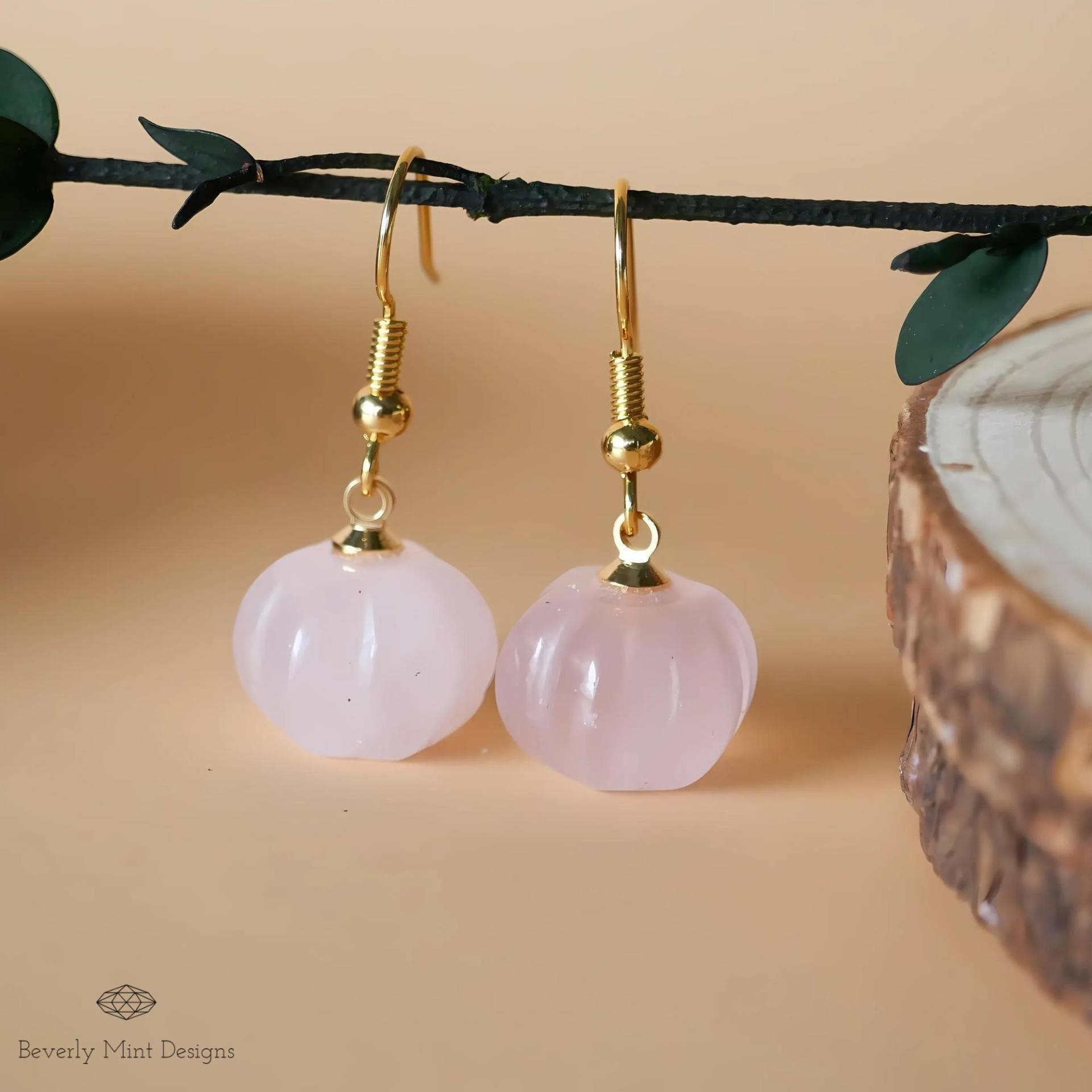 Halloween Kürbis Ohrringe, Rosenquarz Naturstein Rosa Rote Spaß Schmuck von BeverlyMintDesigns