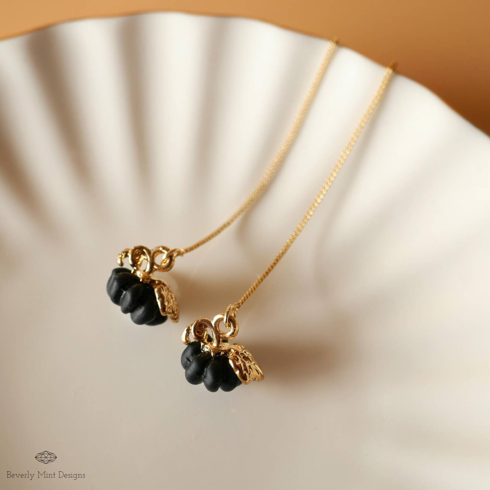 Halloween Kürbis Ohrringe, Süße Schwarze Spaß Zubehör, Weihnachtsgeschenk von BeverlyMintDesigns