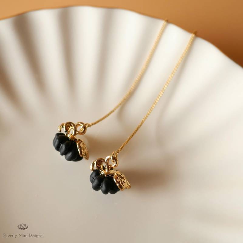 Halloween Kürbis Ohrringe, Süße Schwarze Spaß Zubehör, Weihnachtsgeschenk von BeverlyMintDesigns