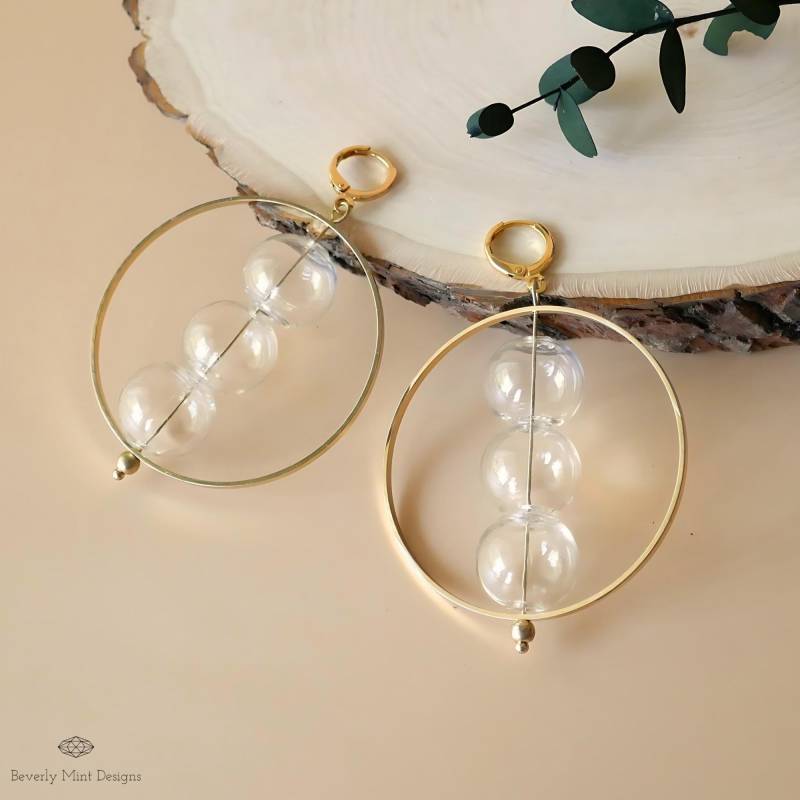 Klare Gestapelte Kugel Hoop Ohrring Mit 18K Gold, Einzigartige Glasblase Ball Ohrringe, Moderne Schmuck, Baumeln Weihnachtsgeschenk von BeverlyMintDesigns